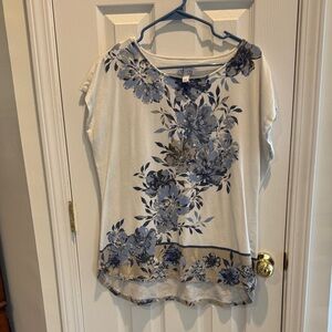 Elegant Blue Floral Short Sleeve Top